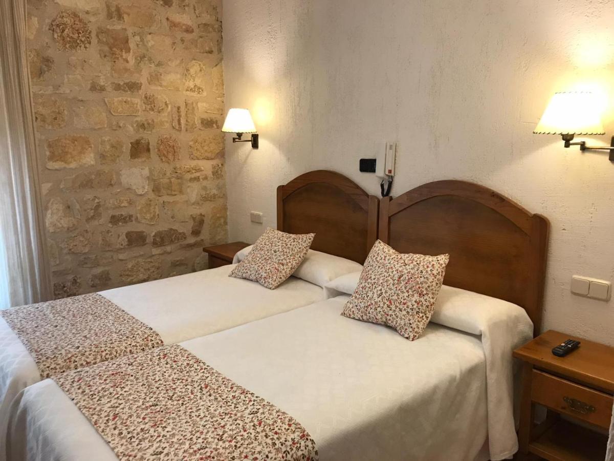 Hostal Decerca Prádena 外观 照片