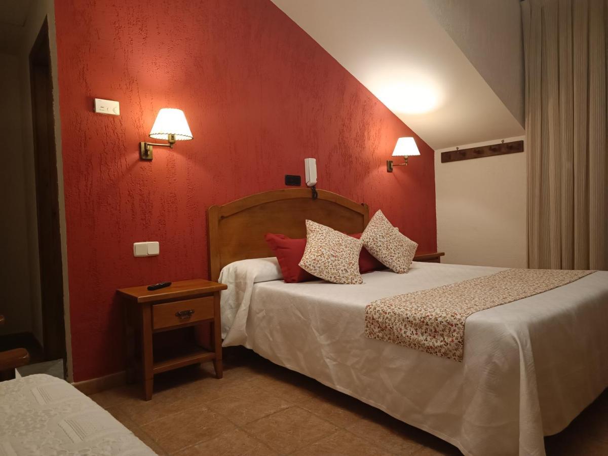 Hostal Decerca Prádena 外观 照片